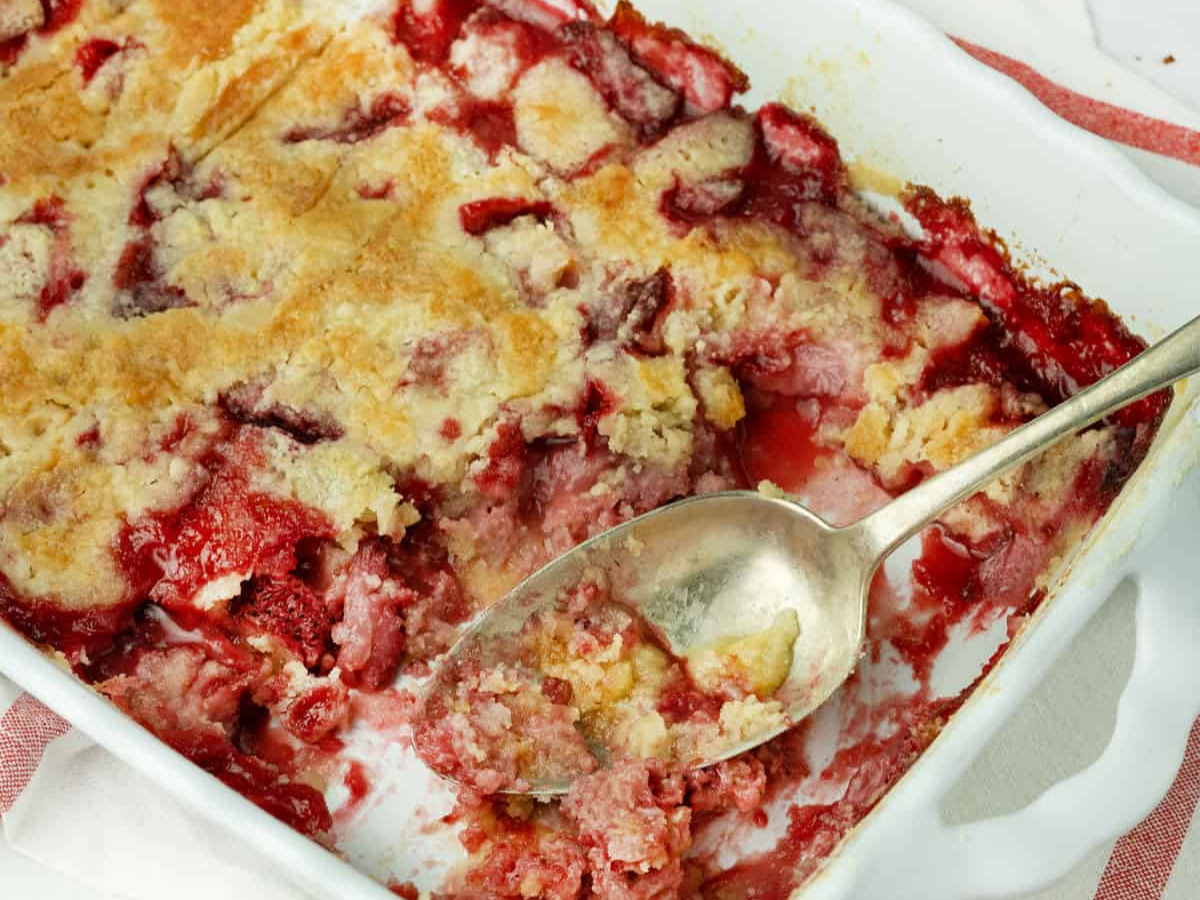 Strawberry dump cake