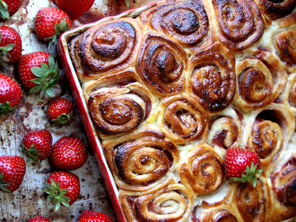 Strawberry cheesecake cinnamon rolls