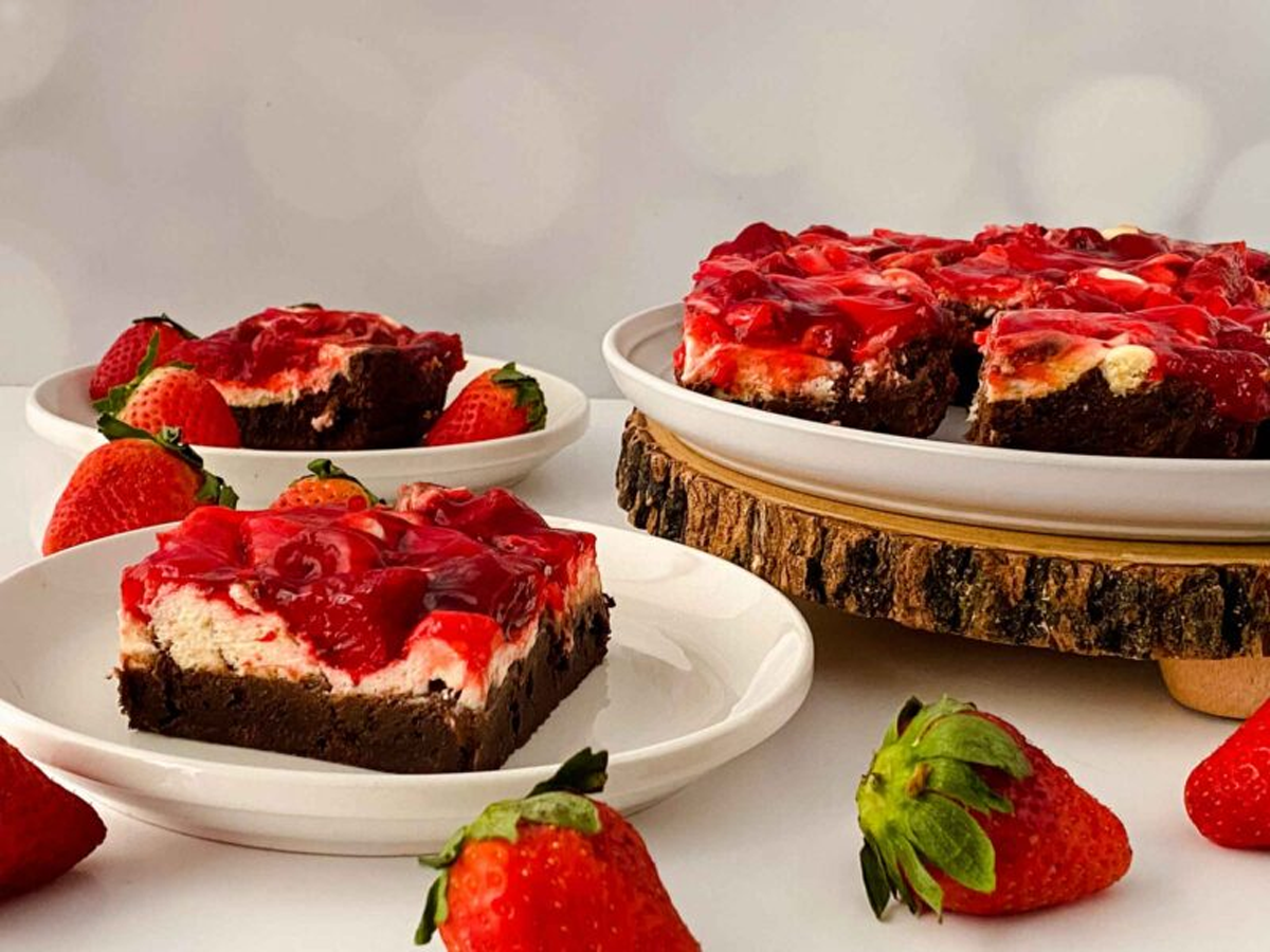 Strawberry cheesecake brownies