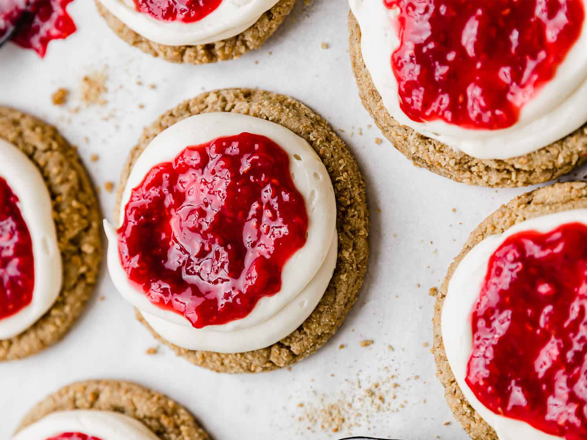 Raspberry cheesecake cookies